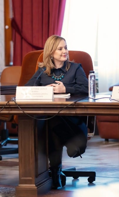 Participarea doamnei președinte, doamna senator Nadia Cosmina Cerva, la conferința cu tema: „Continuarea demersului legislativ pentru adoptarea unui nou statut al profesiei de grefier, în contextul modernizării sistemului judiciar și impactul asupra justiției, ca urmare a declarării ca neconstituțională a Legii nr. 11/2024”